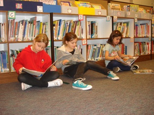 Students reading quietly in the library Students reading quietly in the library
